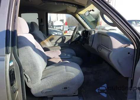 1998 Chevrolet C1500 Fleetside z USA, uszkodzony, nr VIN 2GCEC19M7W1274656